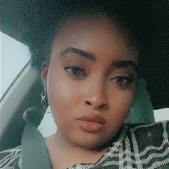 Meet your Posher, Briana - Picture 1 of 1